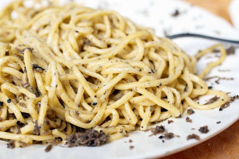 strangozzi-al-tartufo-nero-ricetta-umbriastrangozzi-al-tartufo-nero-ricetta-umbria